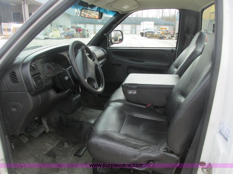 image for item E7127 2002 Dodge Ram 1500 pickup truck