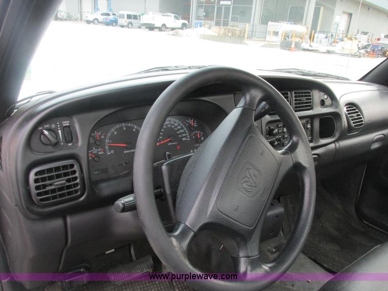 image for item E7127 2002 Dodge Ram 1500 pickup truck