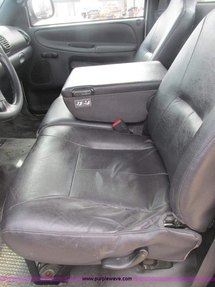 image for item E7127 2002 Dodge Ram 1500 pickup truck