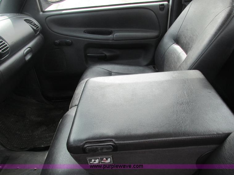 image for item E7127 2002 Dodge Ram 1500 pickup truck