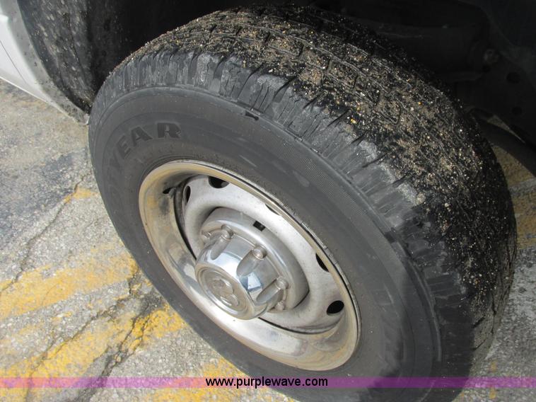 image for item E7127 2002 Dodge Ram 1500 pickup truck