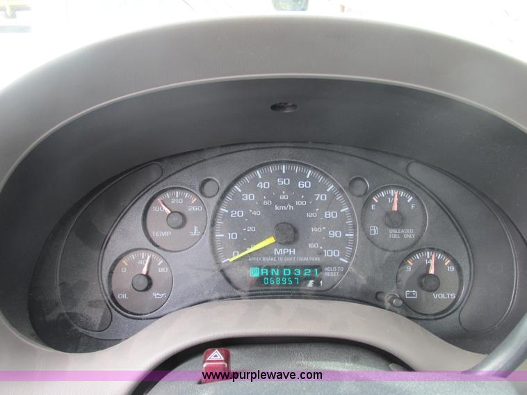 image for item E7128 1998 Chevrolet S10 pickup truck