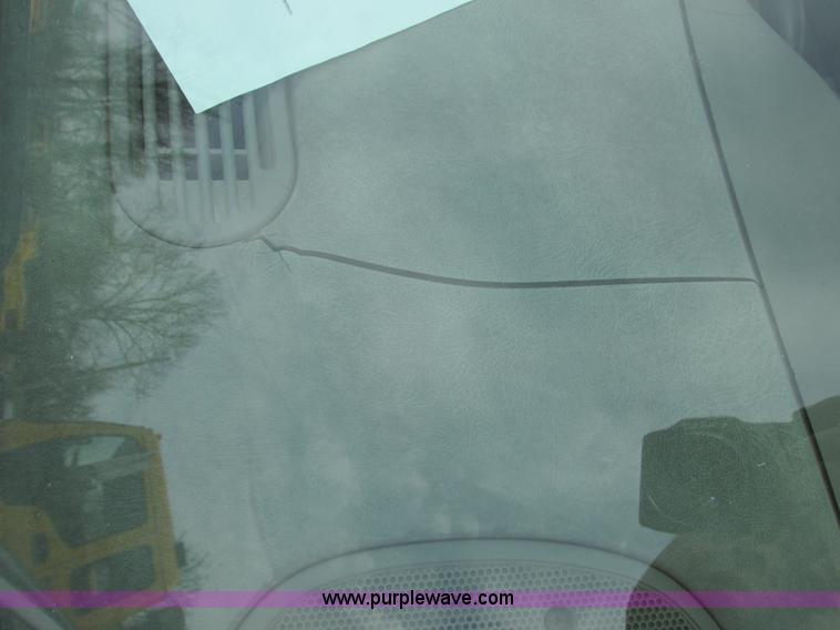 image for item E7128 1998 Chevrolet S10 pickup truck