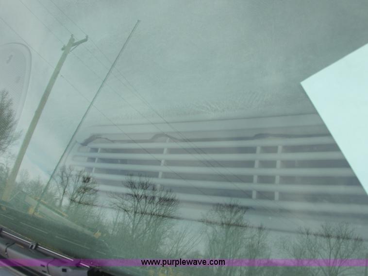 image for item E7128 1998 Chevrolet S10 pickup truck