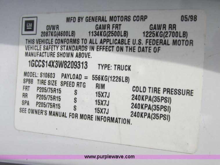 image for item E7128 1998 Chevrolet S10 pickup truck