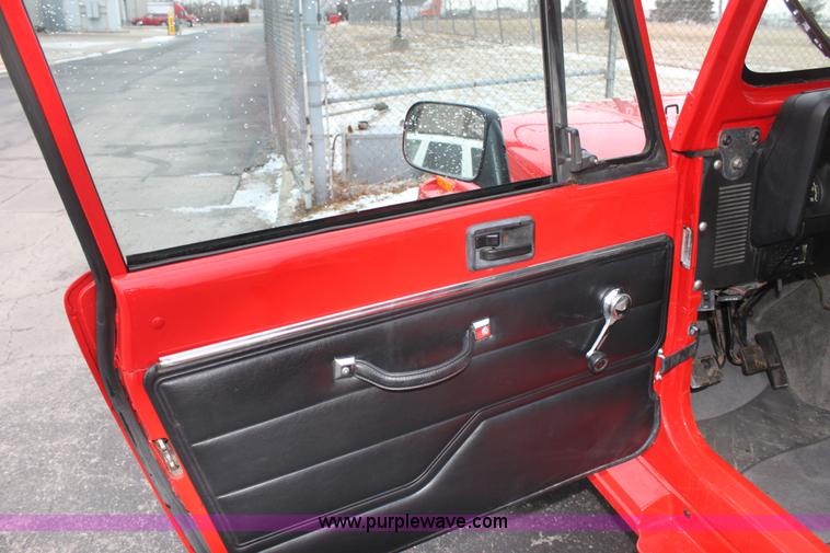 image for item E8387 1987 Jeep Wrangler