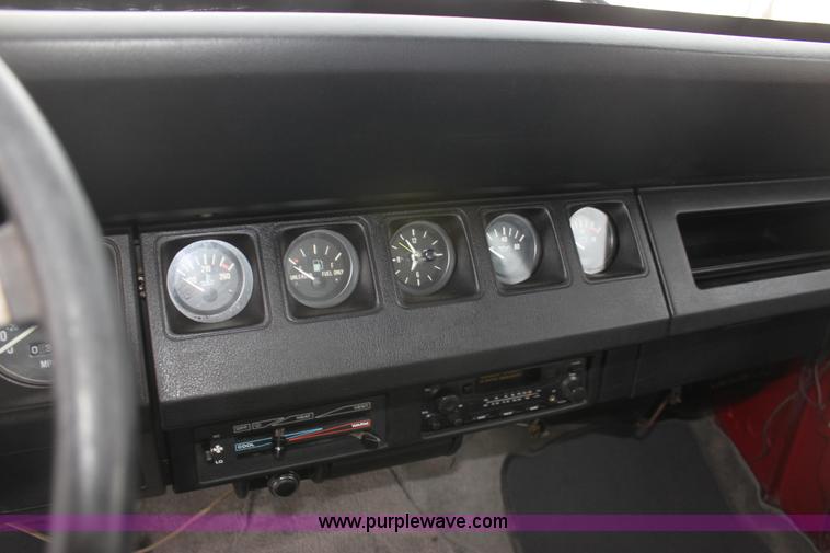 image for item E8387 1987 Jeep Wrangler