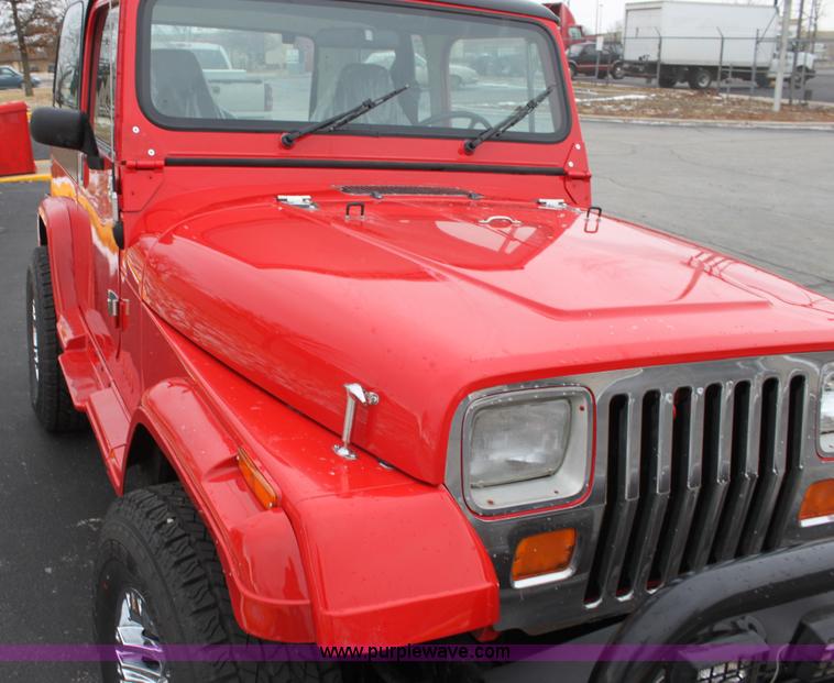 image for item E8387 1987 Jeep Wrangler