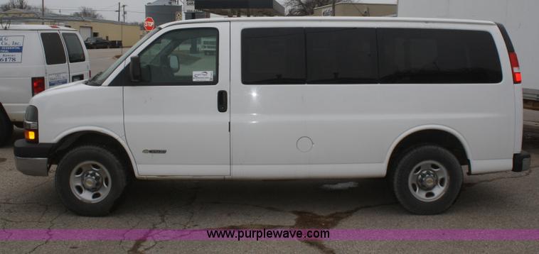 image for item F2811 2005 Chevrolet Express 3500 van