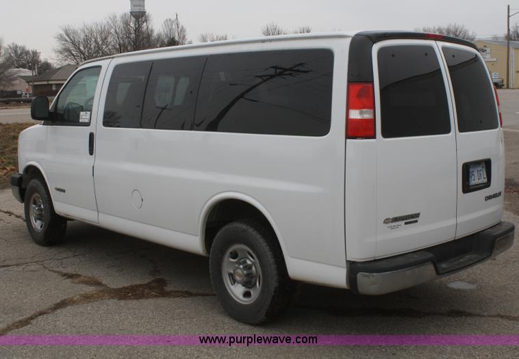 image for item F2811 2005 Chevrolet Express 3500 van