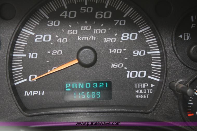 image for item F2811 2005 Chevrolet Express 3500 van