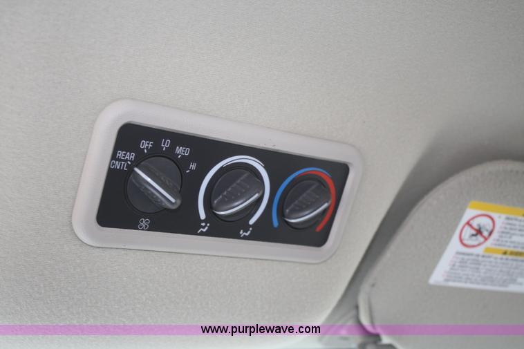 image for item F2811 2005 Chevrolet Express 3500 van