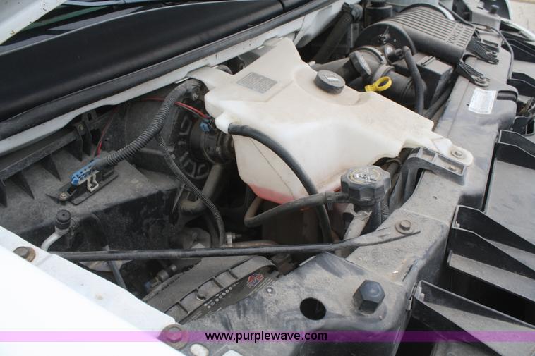 image for item F2811 2005 Chevrolet Express 3500 van