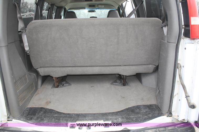image for item F2811 2005 Chevrolet Express 3500 van