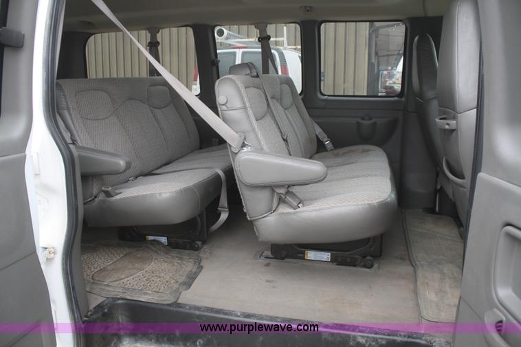 image for item F2811 2005 Chevrolet Express 3500 van
