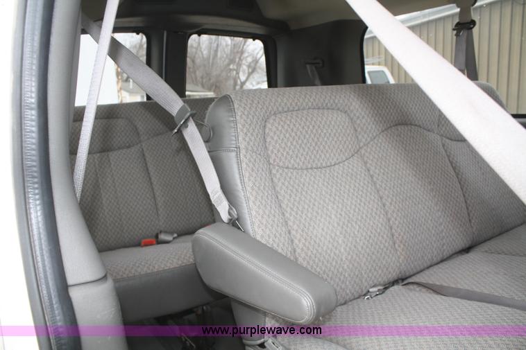 image for item F2811 2005 Chevrolet Express 3500 van