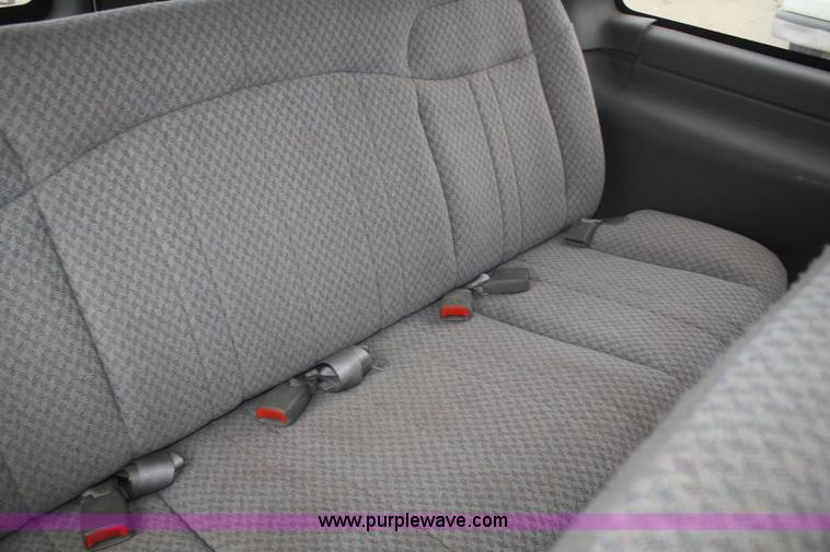 image for item F2811 2005 Chevrolet Express 3500 van