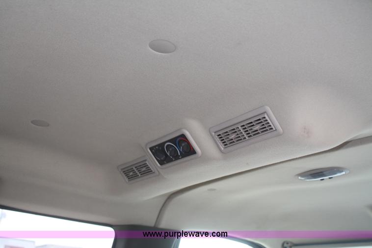 image for item F2811 2005 Chevrolet Express 3500 van