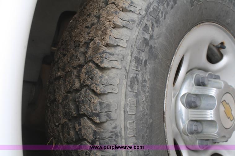 image for item F2811 2005 Chevrolet Express 3500 van
