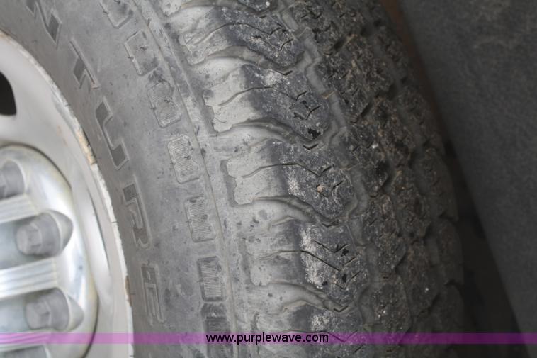 image for item F2811 2005 Chevrolet Express 3500 van