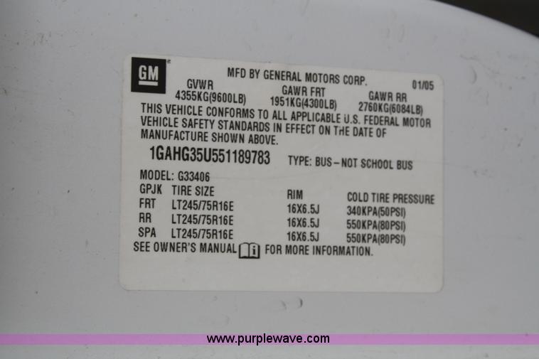 image for item F2811 2005 Chevrolet Express 3500 van