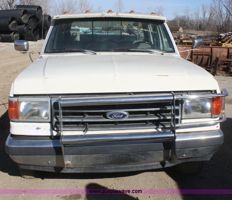 image for item F2882 1991 Ford F350 XLT Crew Cab utility truck
