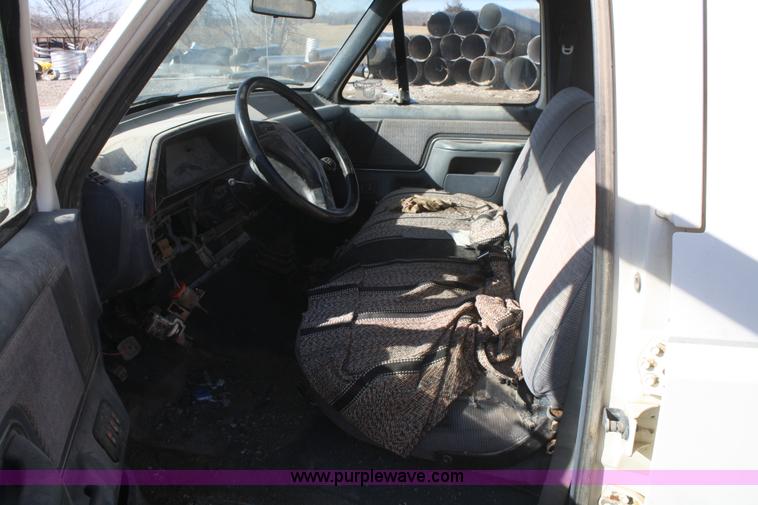 image for item F2882 1991 Ford F350 XLT Crew Cab utility truck