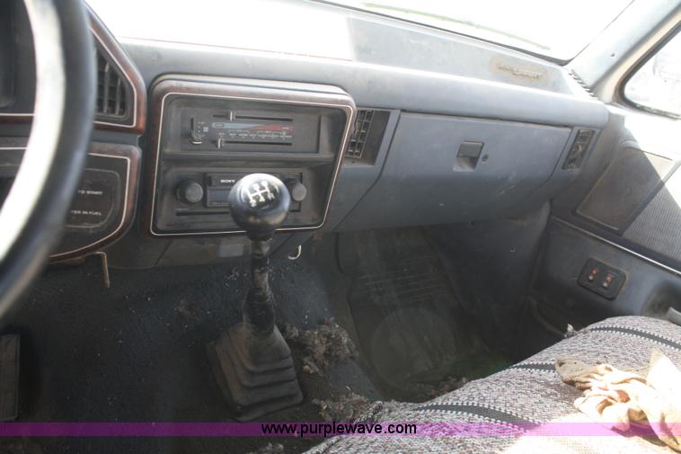 image for item F2882 1991 Ford F350 XLT Crew Cab utility truck