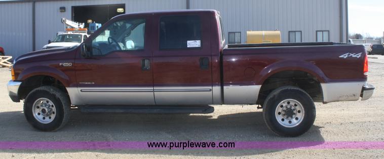 image for item F2883 2000 Ford F250 Crew Cab pickup truck
