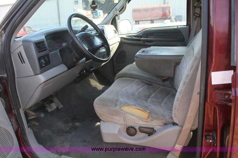 image for item F2883 2000 Ford F250 Crew Cab pickup truck