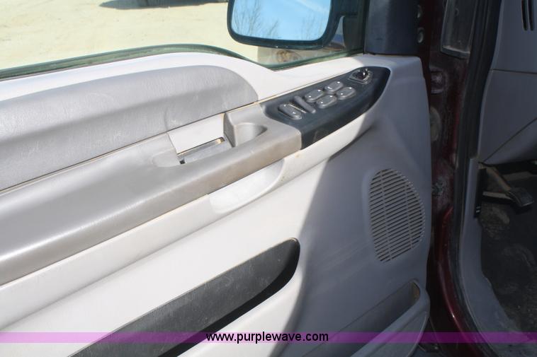 image for item F2883 2000 Ford F250 Crew Cab pickup truck