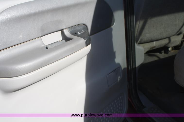 image for item F2883 2000 Ford F250 Crew Cab pickup truck