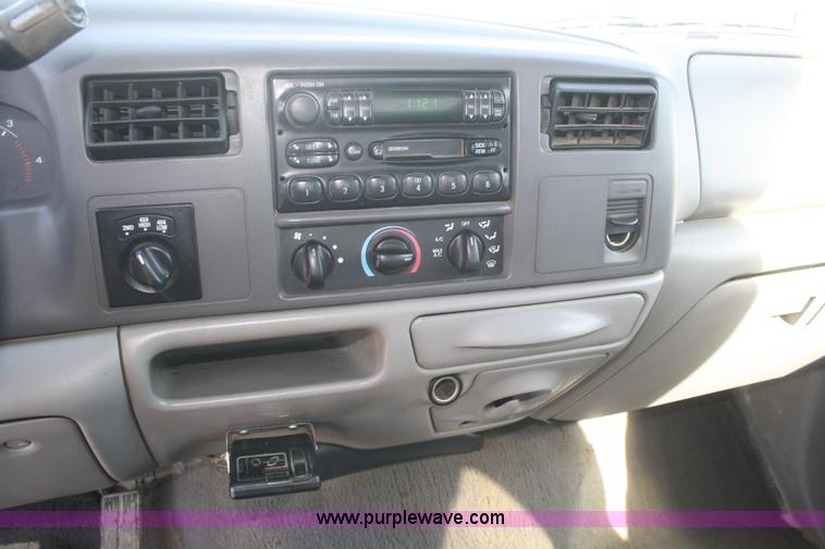 image for item F2883 2000 Ford F250 Crew Cab pickup truck