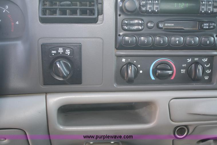 image for item F2883 2000 Ford F250 Crew Cab pickup truck