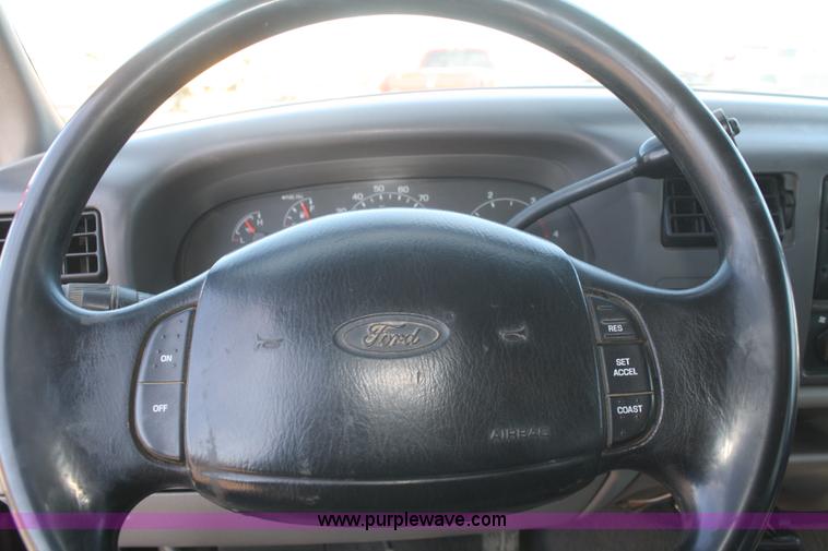 image for item F2883 2000 Ford F250 Crew Cab pickup truck