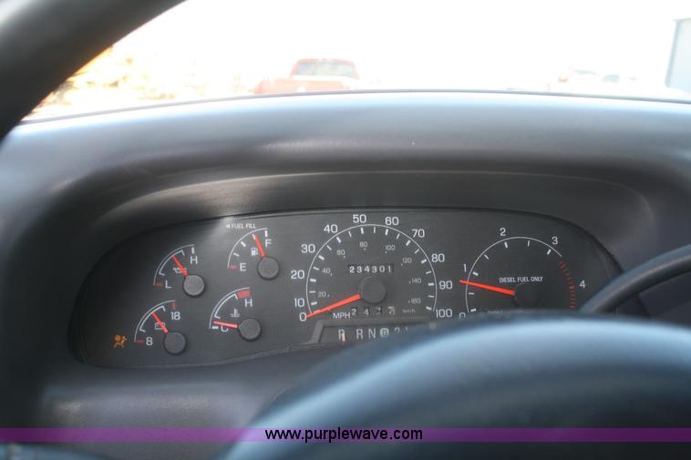 image for item F2883 2000 Ford F250 Crew Cab pickup truck