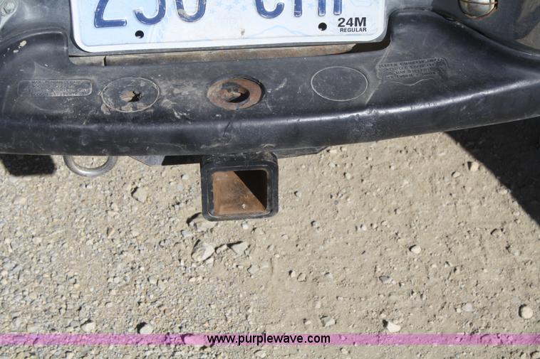 image for item F2883 2000 Ford F250 Crew Cab pickup truck