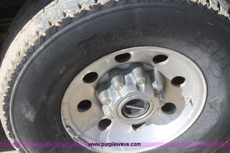 image for item F2883 2000 Ford F250 Crew Cab pickup truck