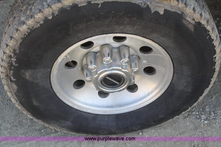 image for item F2883 2000 Ford F250 Crew Cab pickup truck