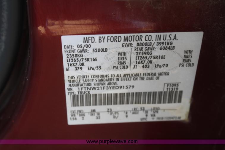 image for item F2883 2000 Ford F250 Crew Cab pickup truck