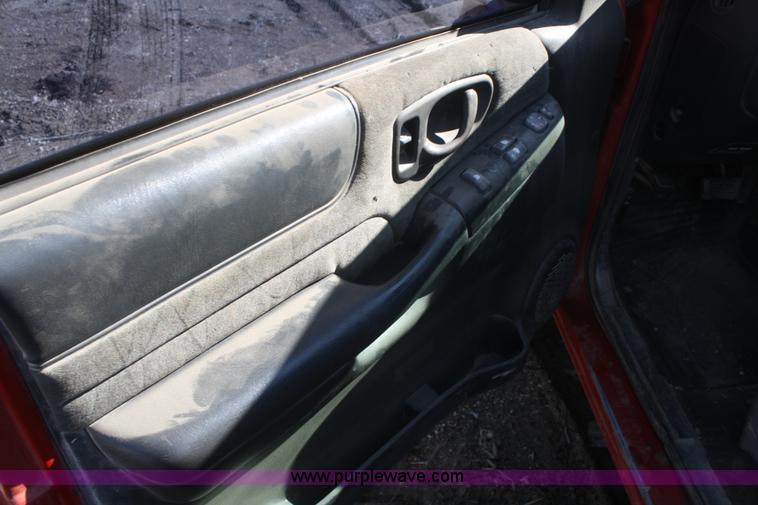 image for item F2884 2001 Chevrolet S10 LS Ext. Cab pickup truck