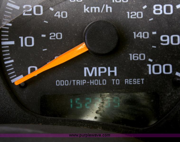 image for item F2884 2001 Chevrolet S10 LS Ext. Cab pickup truck