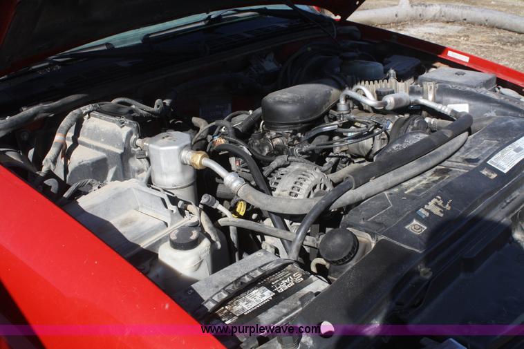 image for item F2884 2001 Chevrolet S10 LS Ext. Cab pickup truck