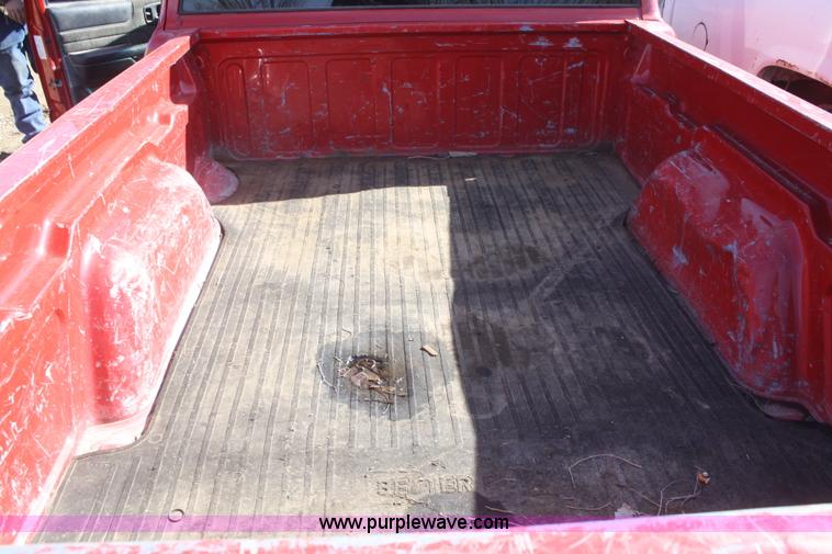 image for item F2884 2001 Chevrolet S10 LS Ext. Cab pickup truck