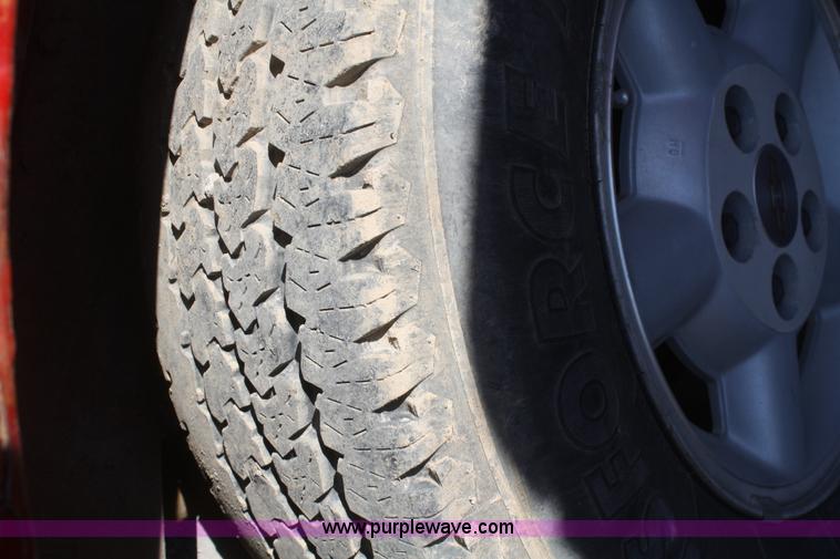 image for item F2884 2001 Chevrolet S10 LS Ext. Cab pickup truck