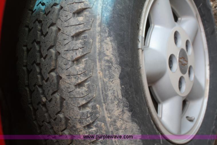 image for item F2884 2001 Chevrolet S10 LS Ext. Cab pickup truck