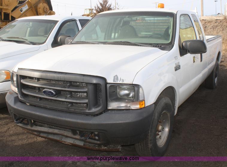 image for item F2920 2003 Ford F250 SuperCab pickup truck