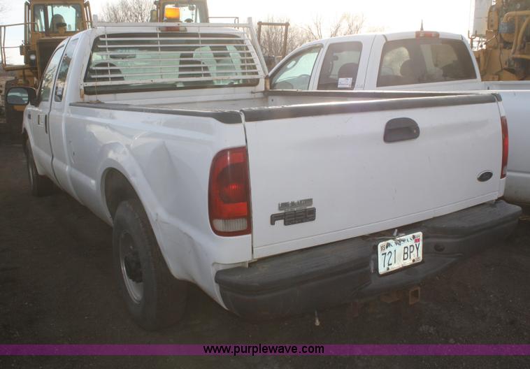 image for item F2920 2003 Ford F250 SuperCab pickup truck