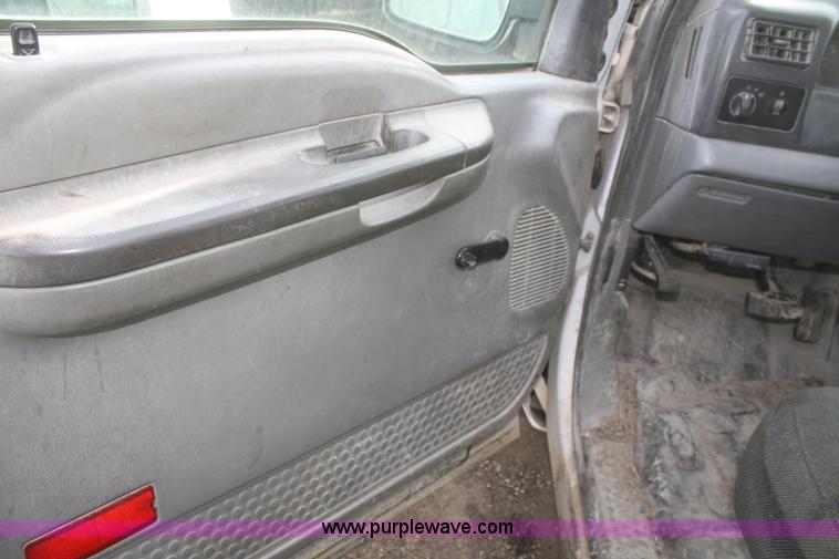 image for item F2920 2003 Ford F250 SuperCab pickup truck
