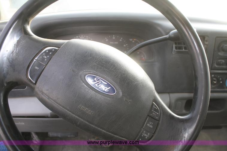 image for item F2920 2003 Ford F250 SuperCab pickup truck